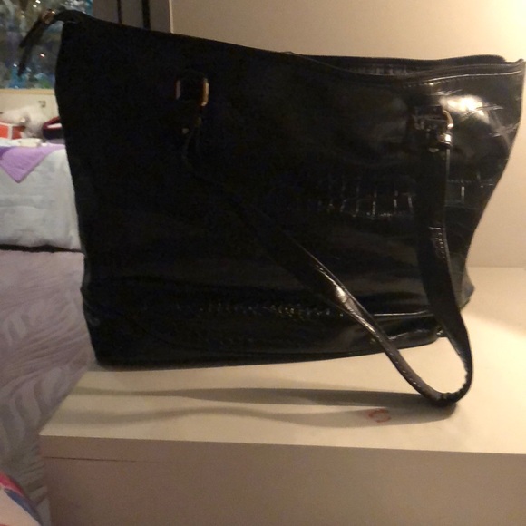 Authentic brand new Black handbag by Tommyhilfiger - Picture 2 of 3